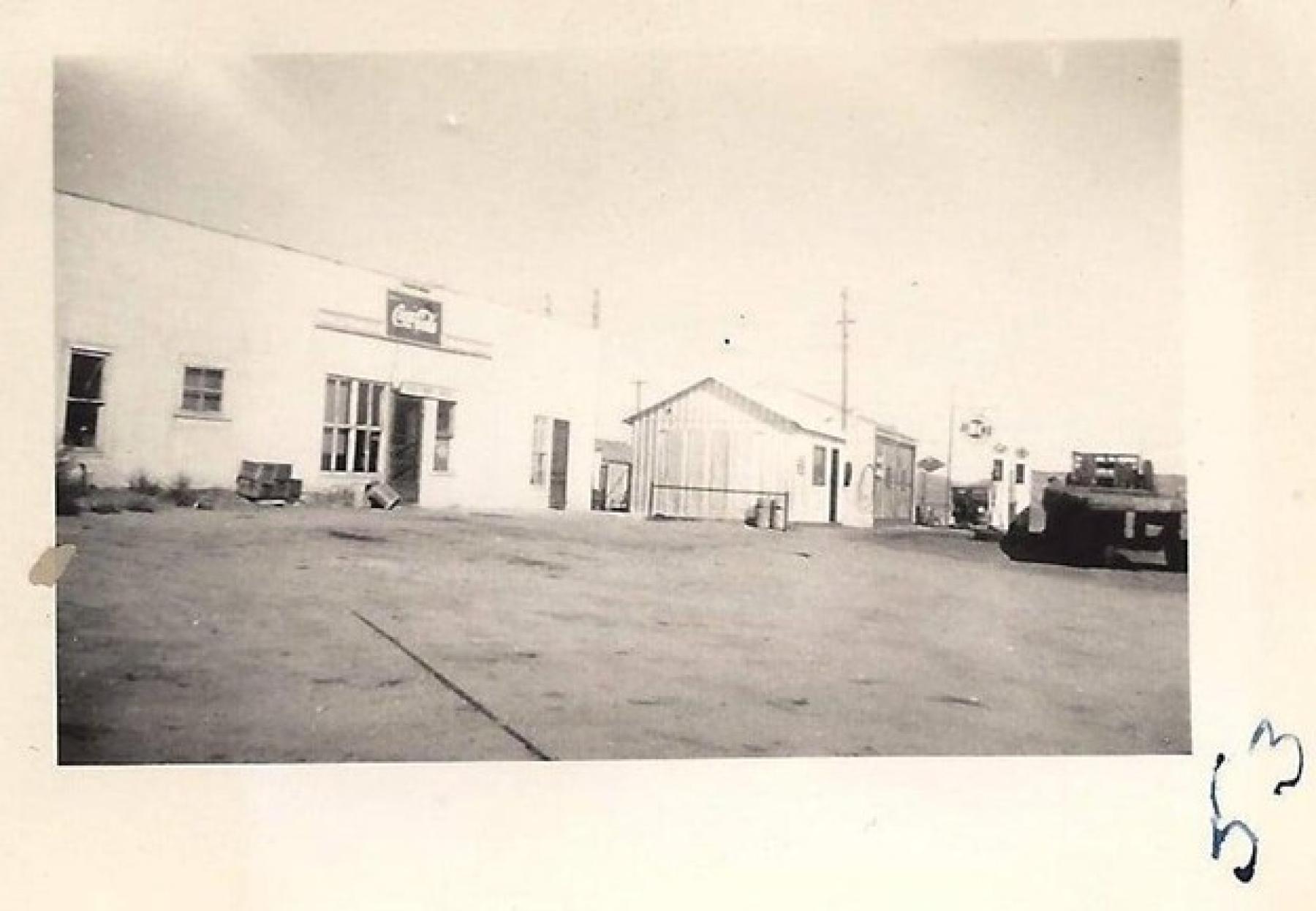Lamont Store and Hart’s Station Lamont 1952 – h/t Carolyn Knuth Russell 